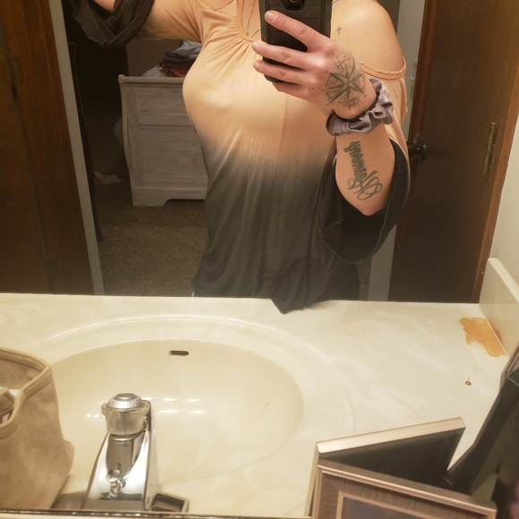 T☆Party cold shoulder blouse, size medium - Picture 6 of 7